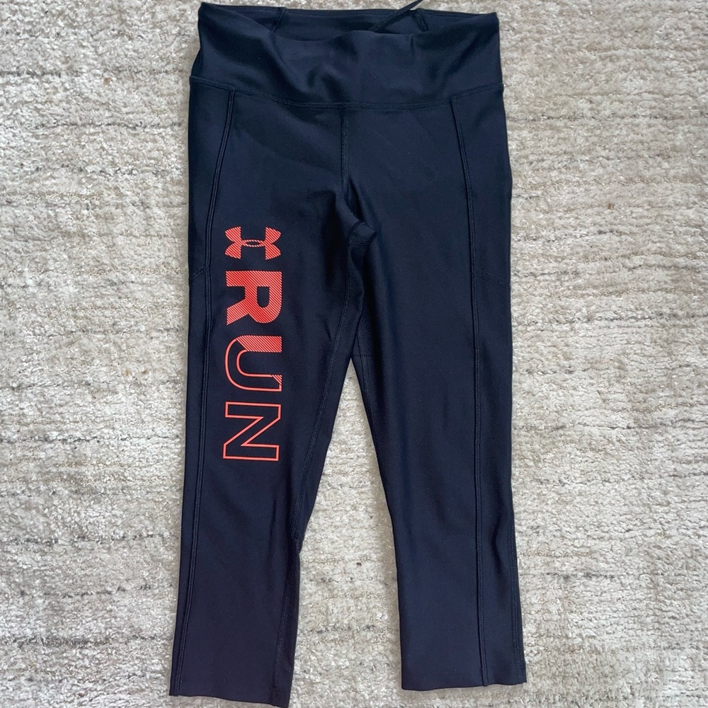 EUC women’s Under Armour heat gear compression cropped leggings, size small